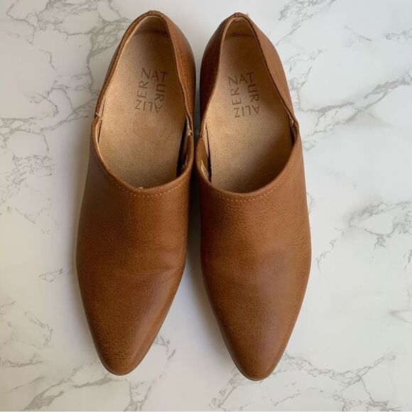 Naturalizer Women's Carlyn Block Heel Ankle Bootie in Brown | Size 8 - Picture 4 of 8